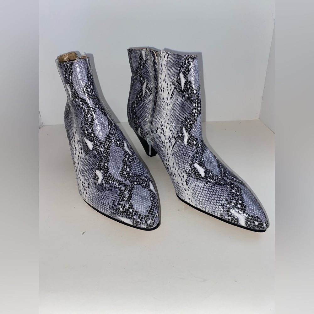 Nanette Lepore Fawna Gray Snakeskin Print Pointed Toe Block Heel Bootie Sz 9M